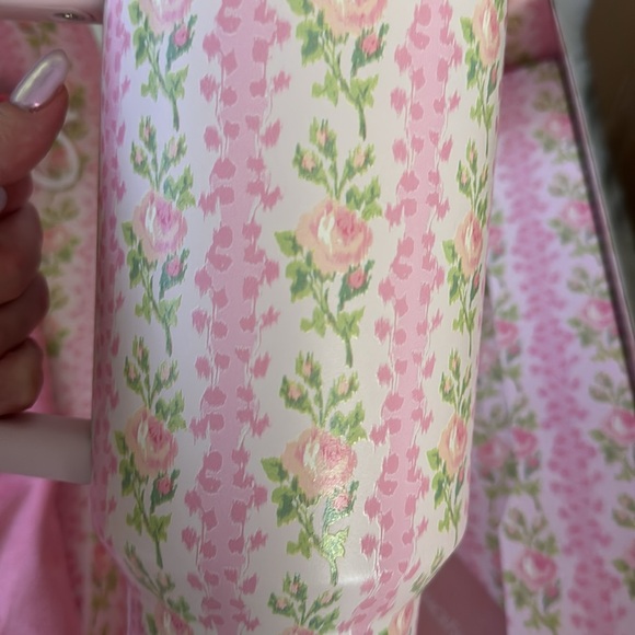 The Stanley x LoveShackFancy Quencher 40 OZ Blooming Heirloom Floral Bow - Picture 13 of 17